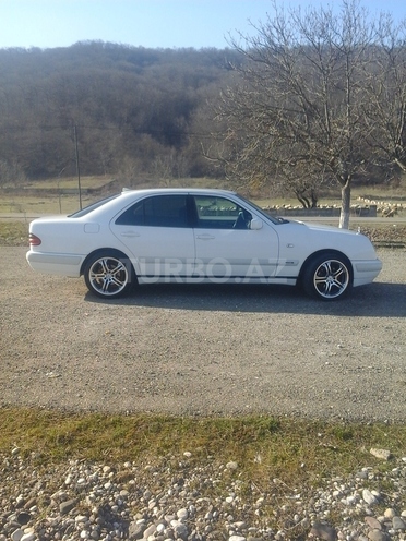 Mercedes E 240 1998, 352,000 km - 2.4 l - Qusar