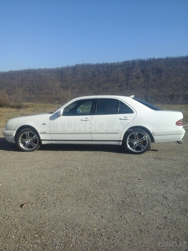 Mercedes E 240 1998, 352,000 km - 2.4 l - Qusar