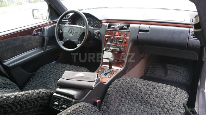 Mercedes E 240 1998, 267,500 km - 2.4 l - Oğuz