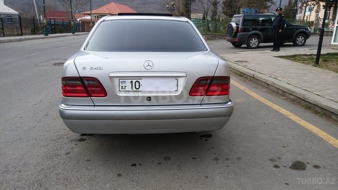 Mercedes E 240 1998, 267,500 km - 2.4 l - Oğuz