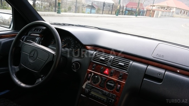 Mercedes E 240 1998, 267,500 km - 2.4 l - Oğuz