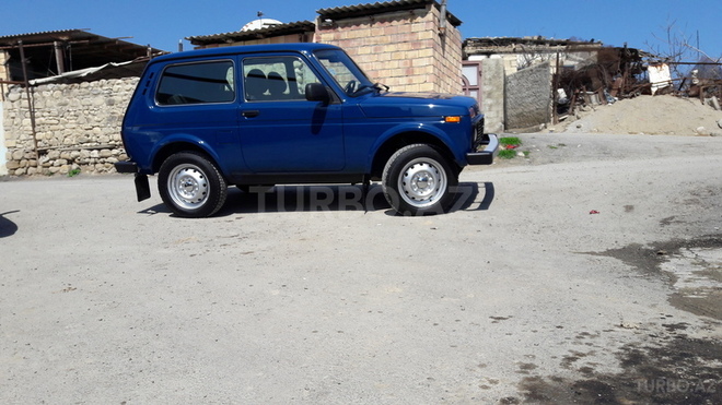 LADA (VAZ) Niva 2015, 10,500 km - 1.7 l - Şabran