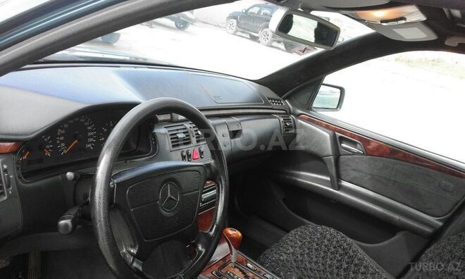 Mercedes E 220 1998, 280,000 km - 2.2 l - Bakı