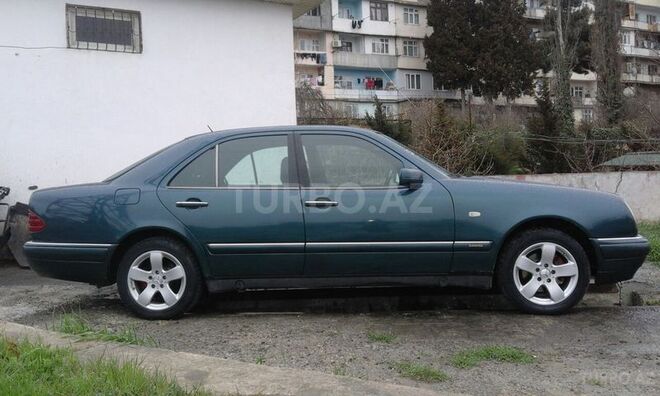 Mercedes E 220 1998, 280,000 km - 2.2 l - Bakı