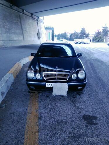Mercedes E 270 2001, 338,000 km - 2.7 l - Bakı
