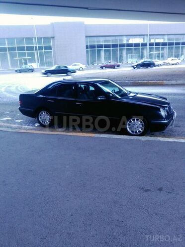 Mercedes E 270 2001, 338,000 km - 2.7 l - Bakı