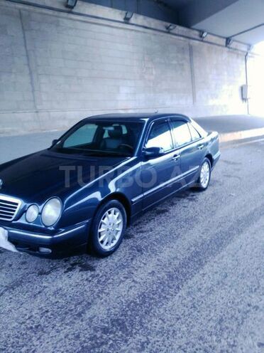 Mercedes E 270 2001, 338,000 km - 2.7 l - Bakı