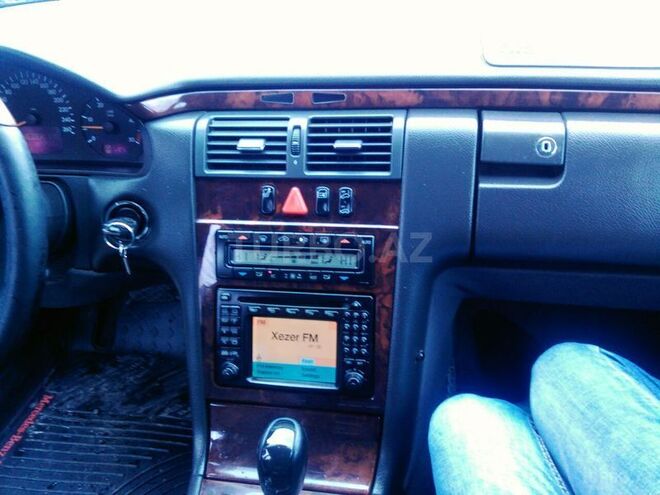 Mercedes E 270 2001, 338,000 km - 2.7 l - Bakı