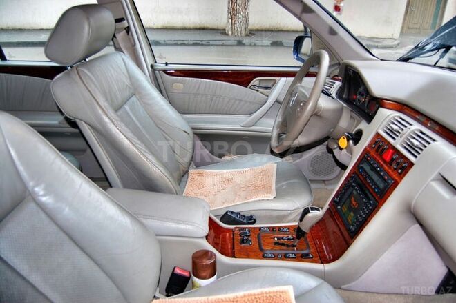 Mercedes E 240 2001, 260,000 km - 2.4 l - Bakı