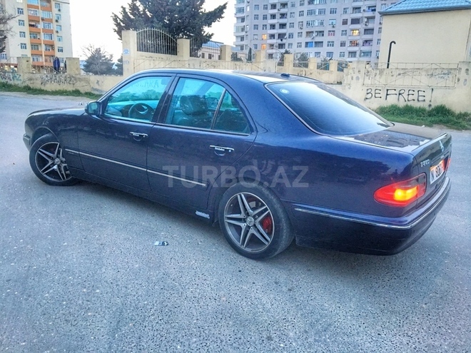 Mercedes E 240 2001, 260,000 km - 2.4 l - Bakı