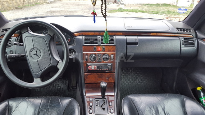 Mercedes E 240 1998, 362,374 km - 2.4 л - Bakı