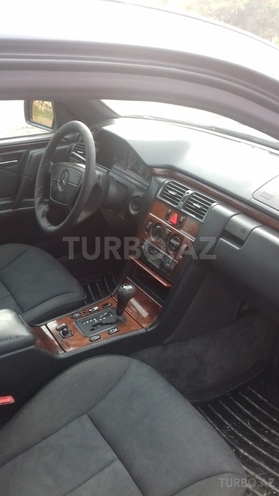 Mercedes E 240 1997, 234,000 km - 2.6 l - Sumqayıt