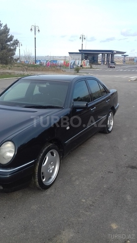 Mercedes E 240 1997, 234,000 km - 2.6 l - Sumqayıt