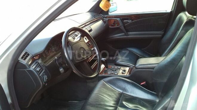 Mercedes E 240 1998, 250,000 km - 2.4 л - Gəncə