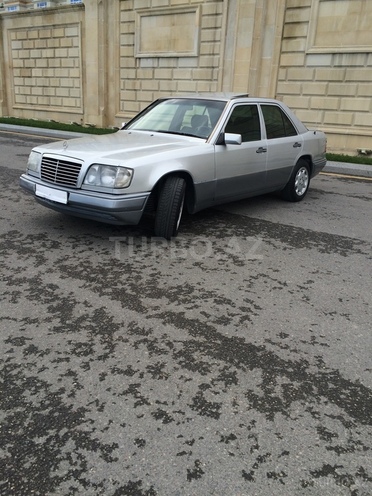 Mercedes E 200 1993, 436,000 km - 2.0 l - Bakı