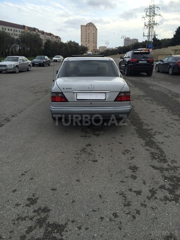 Mercedes E 200 1993, 436,000 km - 2.0 l - Bakı