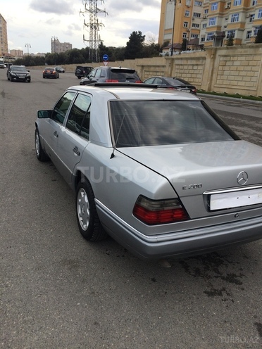 Mercedes E 200 1993, 436,000 km - 2.0 l - Bakı