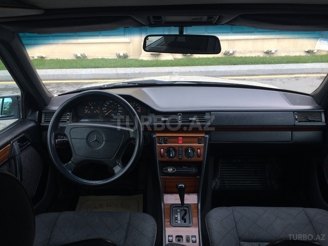 Mercedes E 200 1993, 436,000 km - 2.0 l - Bakı