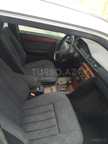 Mercedes E 200 1993, 436,000 km - 2.0 l - Bakı