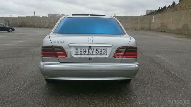 Mercedes E 320 2001, 131,000 km - 3.2 л - Bakı