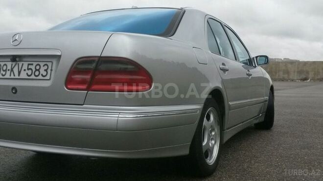 Mercedes E 320 2001, 131,000 km - 3.2 л - Bakı