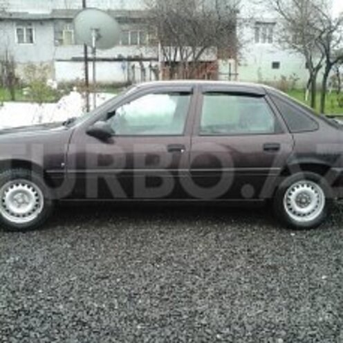 Opel Vectra 1991, 200,000 km - 1.6 l - Qax