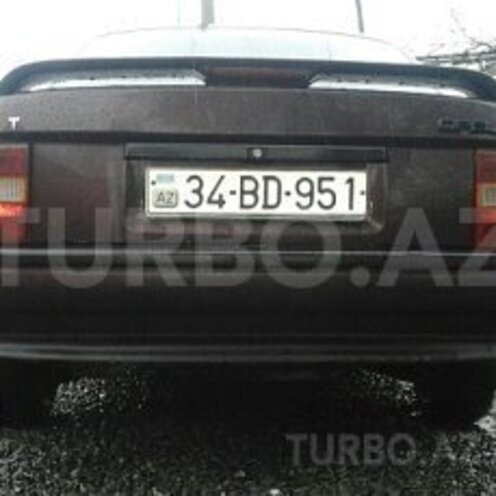 Opel Vectra 1991, 200,000 km - 1.6 l - Qax