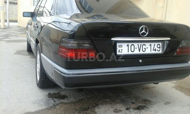 Mercedes E 200 1986, 280,000 km - 2.0 l - Bakı