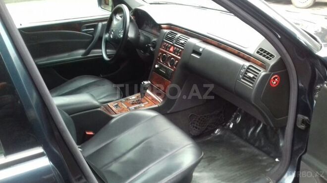 Mercedes E 220 1999, 306,000 km - 2.2 l - Gəncə