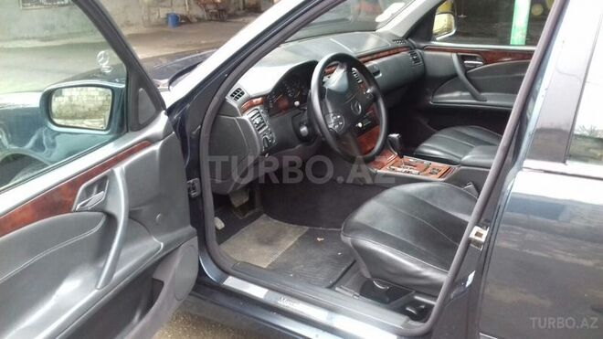 Mercedes E 220 1999, 306,000 km - 2.2 l - Gəncə
