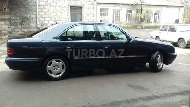 Mercedes E 220 1999, 306,000 km - 2.2 l - Gəncə