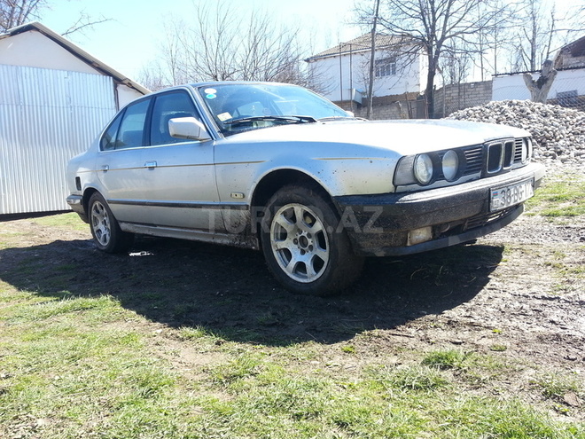 BMW 520 1992, 300,000 km - 0.2 l - Qusar