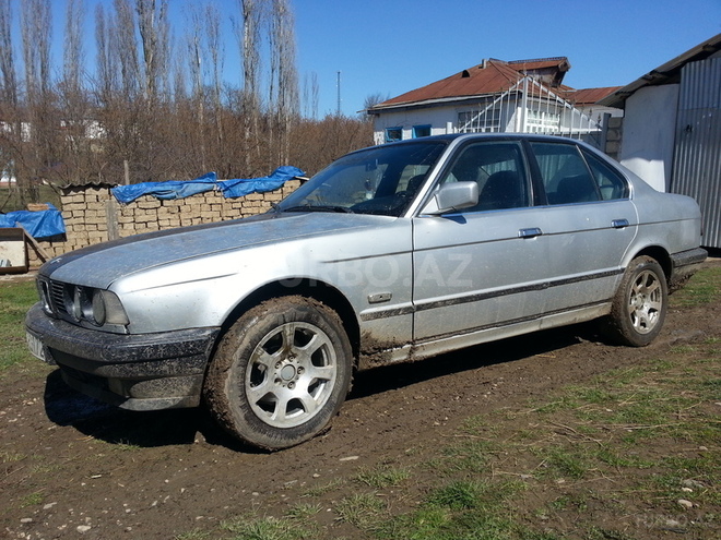 BMW 520 1992, 300,000 km - 0.2 l - Qusar