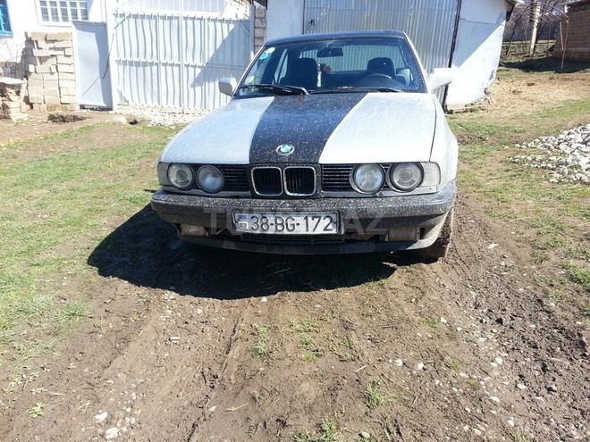 BMW 520 1992, 300,000 km - 0.2 l - Qusar