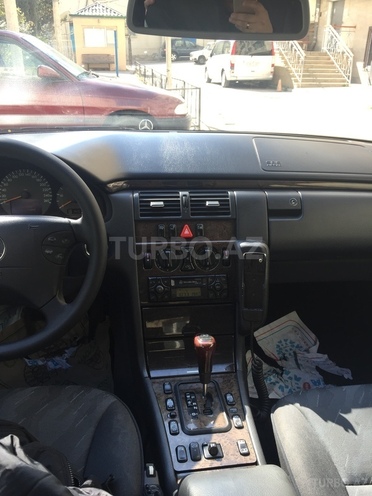 Mercedes E 270 2000, 217,000 km - 2.7 l - Bakı