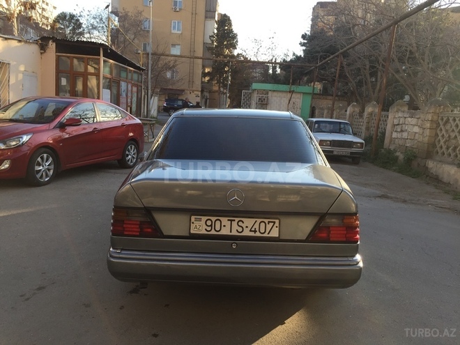Mercedes E 250 1992, 1,987,676 km - 2.5 l - Bakı