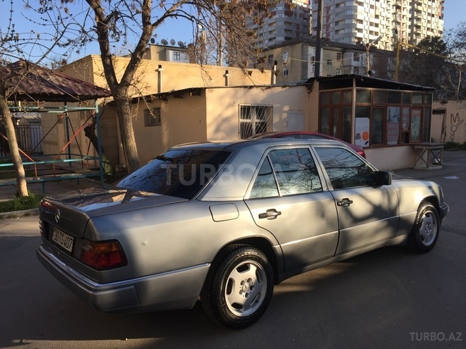Mercedes E 250 1992, 1,987,676 km - 2.5 l - Bakı