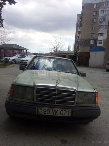 Mercedes E 260 1985, 250,000 km - 2.6 l - Bakı