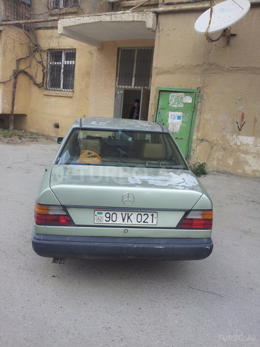 Mercedes E 260 1985, 250,000 km - 2.6 l - Bakı