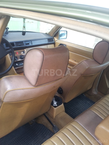 Mercedes E 260 1985, 250,000 km - 2.6 l - Bakı