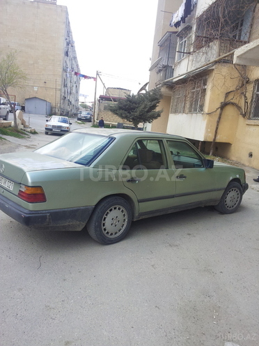 Mercedes E 260 1985, 250,000 km - 2.6 l - Bakı