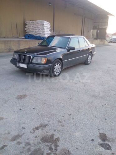 Mercedes E 220 1994, 292,000 km - 2.2 l - Bakı