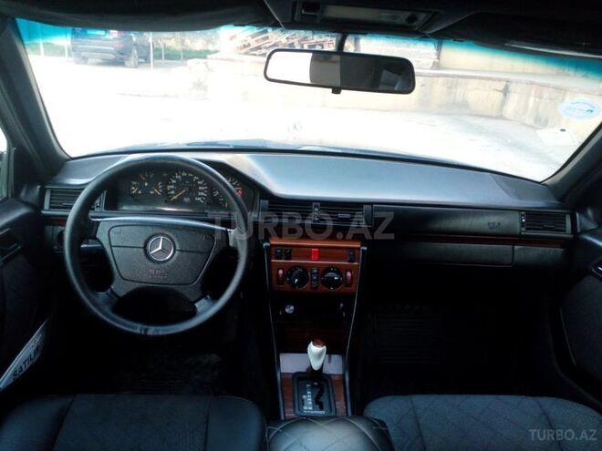 Mercedes E 220 1994, 295,000 km - 2.2 l - Bakı