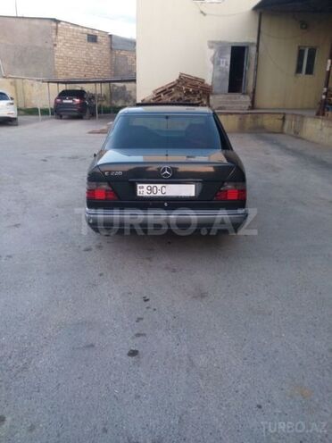 Mercedes E 220 1994, 295,000 km - 2.2 l - Bakı