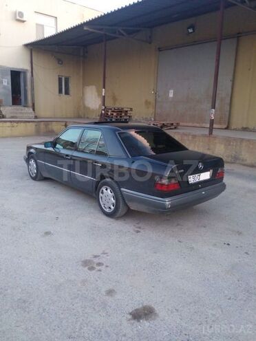 Mercedes E 220 1994, 295,000 km - 2.2 l - Bakı