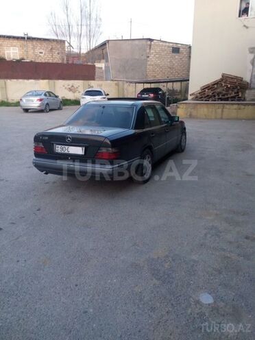 Mercedes E 220 1994, 295,000 km - 2.2 l - Bakı