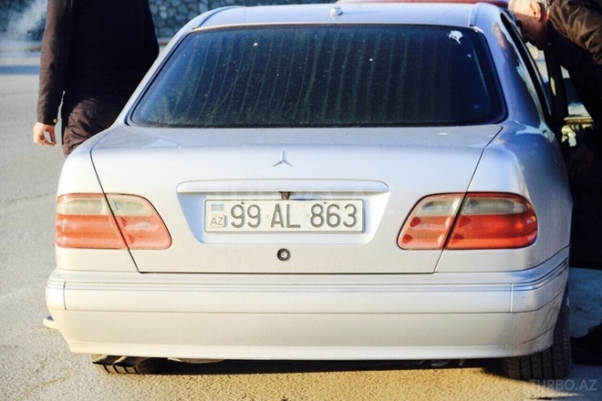 Mercedes E 320 2001, 272,111 km - 3.2 l - Bakı