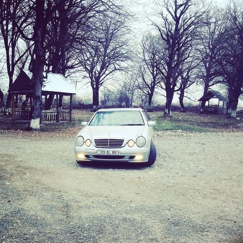 Mercedes E 320 2001, 272,111 km - 3.2 l - Bakı