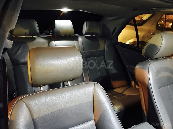 Mercedes E 320 2001, 272,111 km - 3.2 l - Bakı