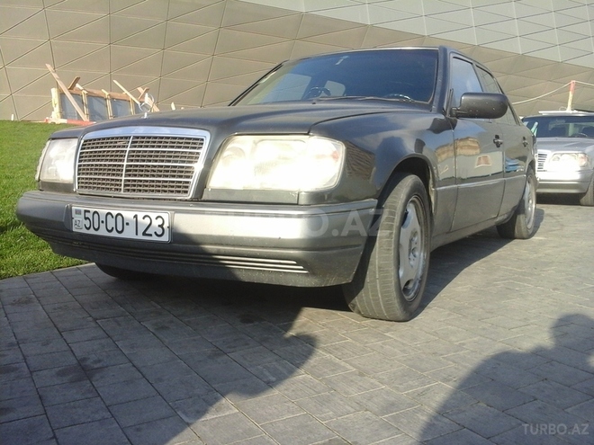 Mercedes E 220 1995, 350,000 km - 2.2 l - Bakı